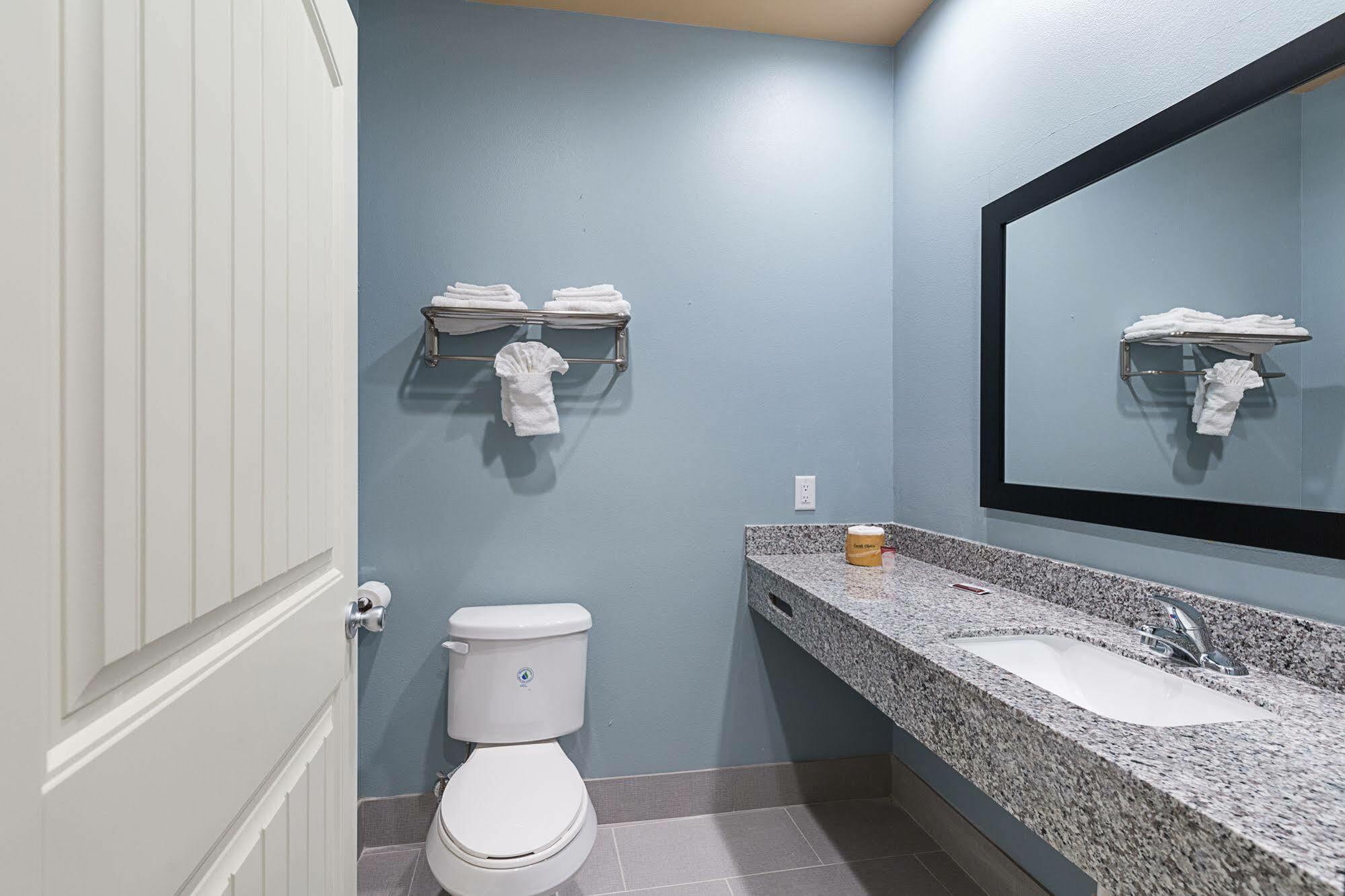 Scottish Inns & Suites - Crosby المظهر الخارجي الصورة